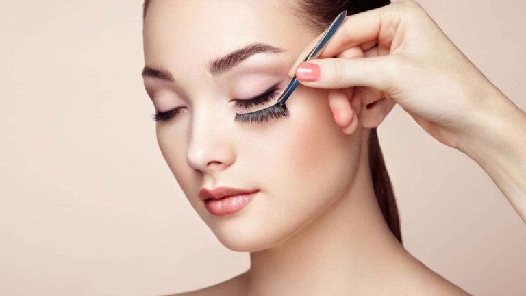 How to Remove Eyelash Glue? 7 Best Ways