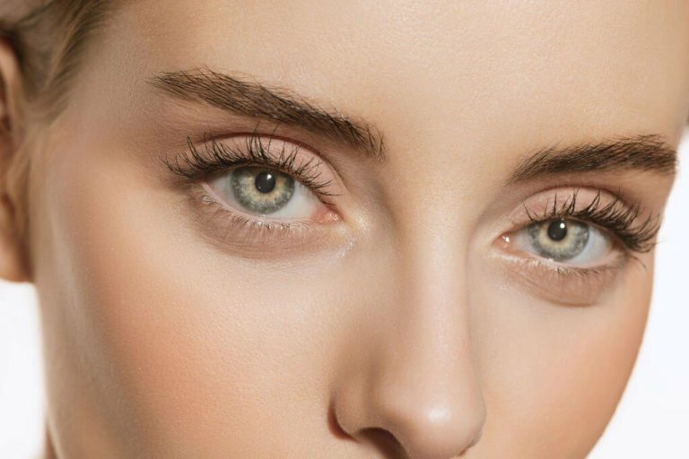 How to Train Your Eyelashes to Curl Naturally?