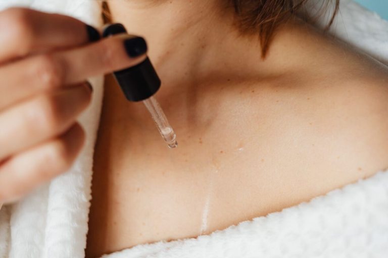 Does Jojoba Oil Clog Pores? A Skincare Expert’s Advice