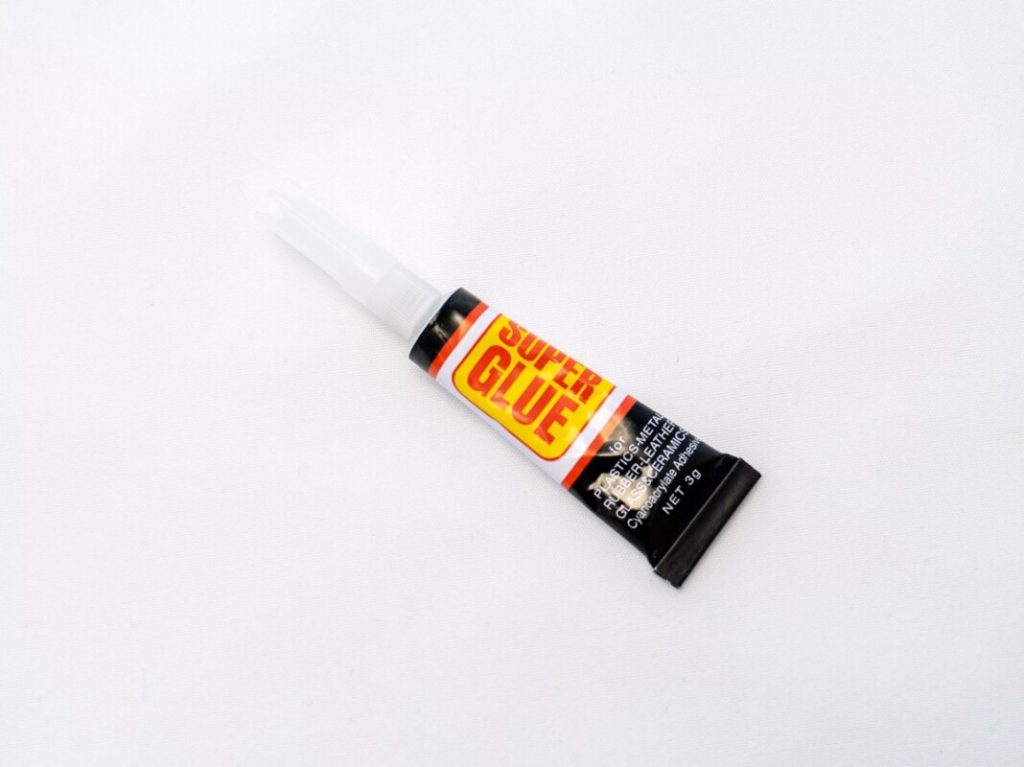 The Pros and Cons of using the super glue as nail glue