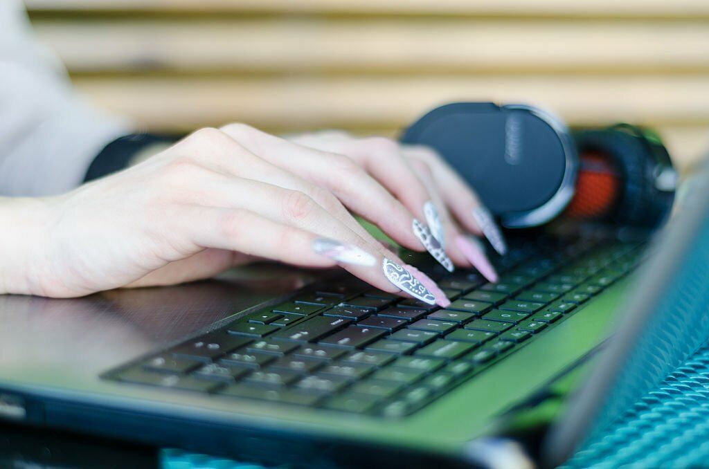 Tips-to-Type-With-Long-Nails
