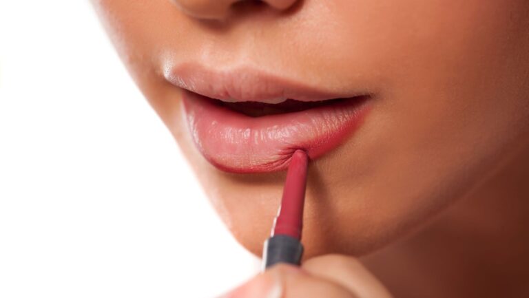 How To Sharpen Lip Liner Like a Pro? The Complete Guide