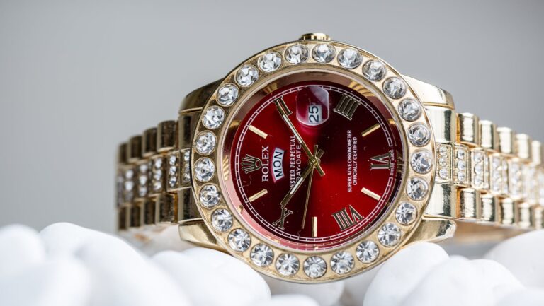 Choosing the Perfect Rolex: A Comprehensive Guide for Women