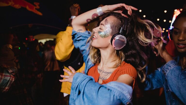 Why Womens Rave Clothing is Perfect for Expressing Your Unique Style