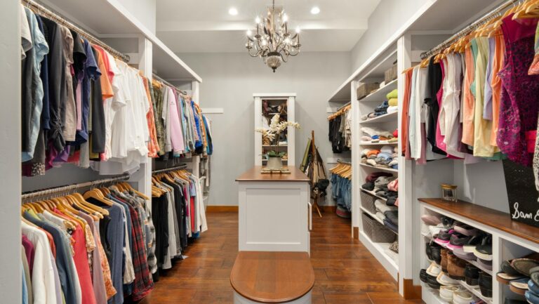 Style Made Simple: How a Storage Unit Can Solve Your Wardrobe Problems and Boost Your Summer Looks